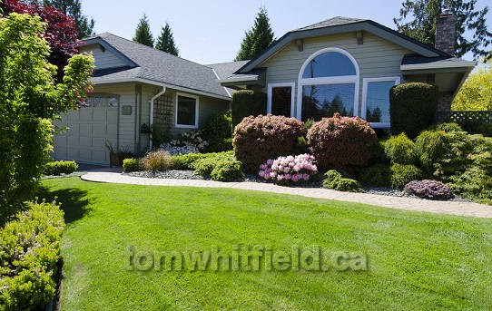 Photo of single family home on Redonda Place in Qualicum Beach, BC